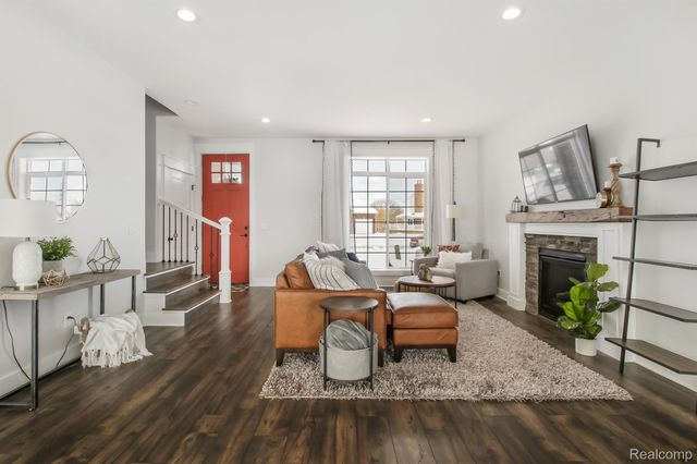 2291 WOODS WEST Drive, Flushing, MI 48433