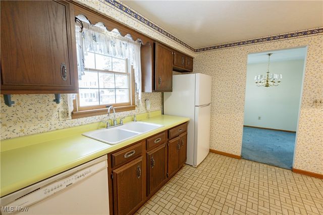 425 Providence Avenue SE, New Philadelphia, OH 44663