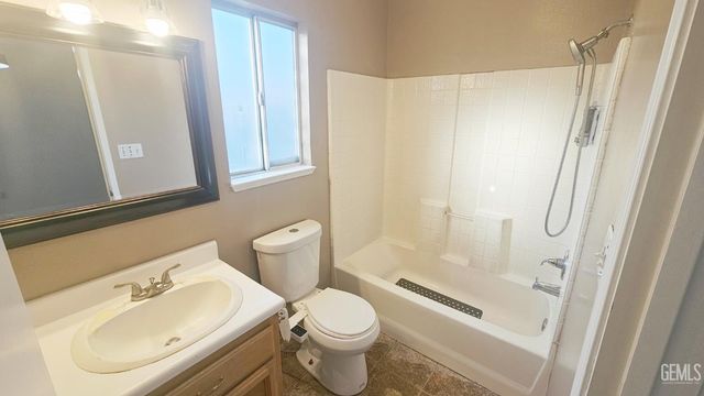 2216 Palomar Court, Delano, CA 93215