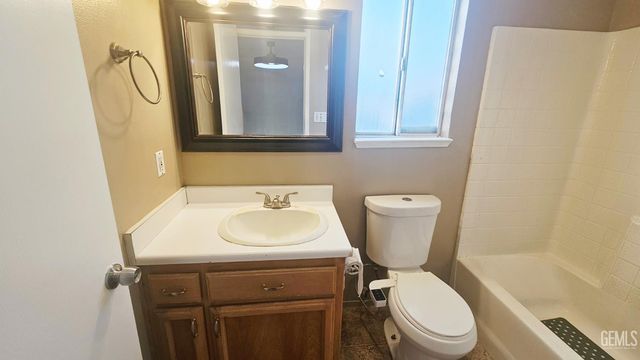 2216 Palomar Court, Delano, CA 93215