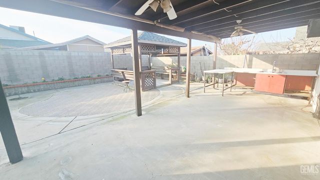 2216 Palomar Court, Delano, CA 93215