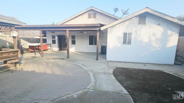 2216 Palomar Court, Delano, CA 93215