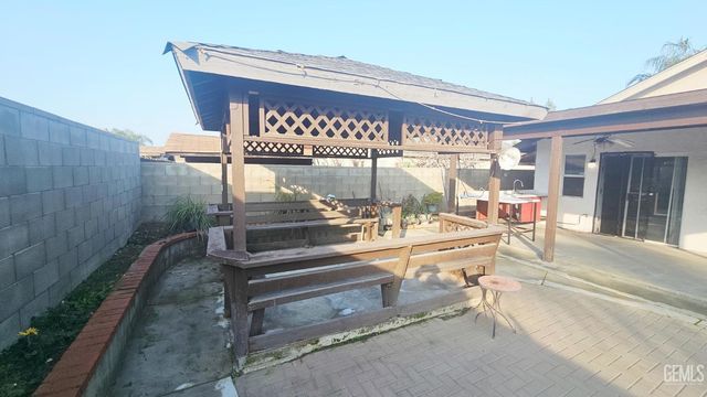 2216 Palomar Court, Delano, CA 93215