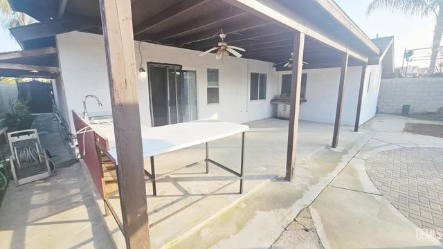 2216 Palomar Court, Delano, CA 93215