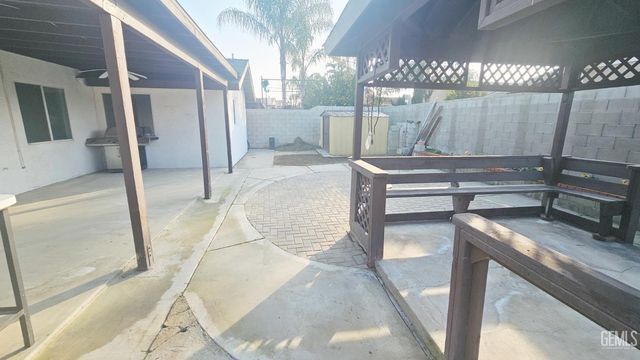 2216 Palomar Court, Delano, CA 93215