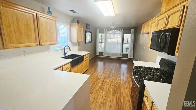 2216 Palomar Court, Delano, CA 93215