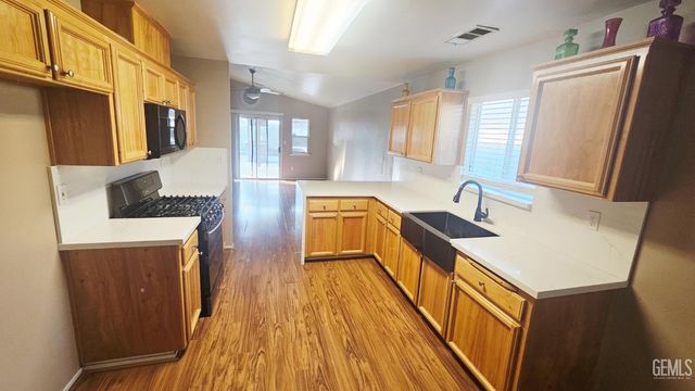 2216 Palomar Court, Delano, CA 93215