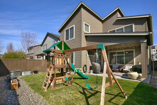 3730 SW Badger Court, Redmond, OR 97756