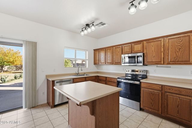 198 E MULE TRAIN Trail, San Tan Valley, AZ 85143