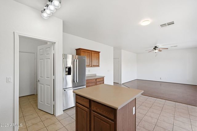 198 E MULE TRAIN Trail, San Tan Valley, AZ 85143