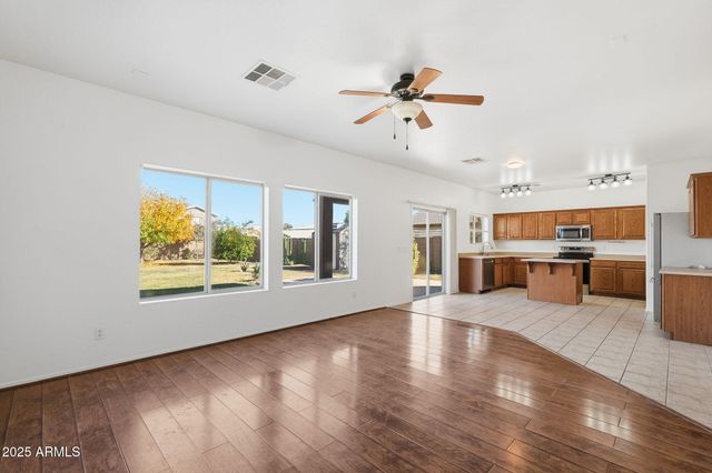 198 E MULE TRAIN Trail, San Tan Valley, AZ 85143