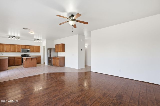 198 E MULE TRAIN Trail, San Tan Valley, AZ 85143