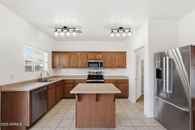 198 E MULE TRAIN Trail, San Tan Valley, AZ 85143