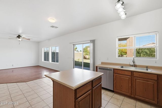 198 E MULE TRAIN Trail, San Tan Valley, AZ 85143