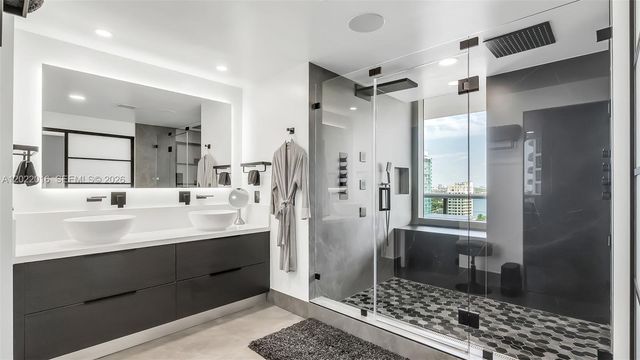 5875 Collins Avenue 1807, Miami Beach, FL 33140
