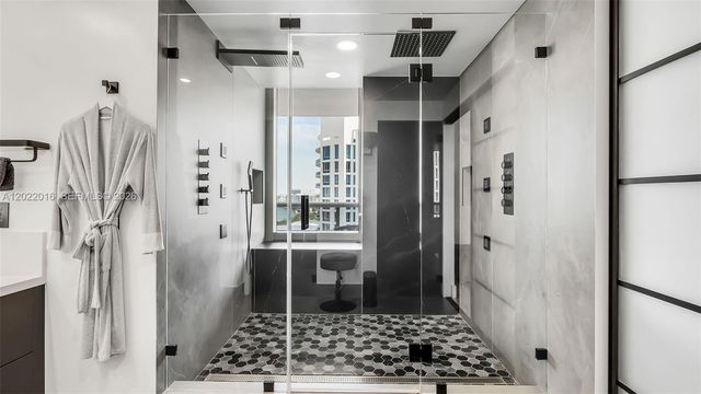 5875 Collins Avenue 1807, Miami Beach, FL 33140