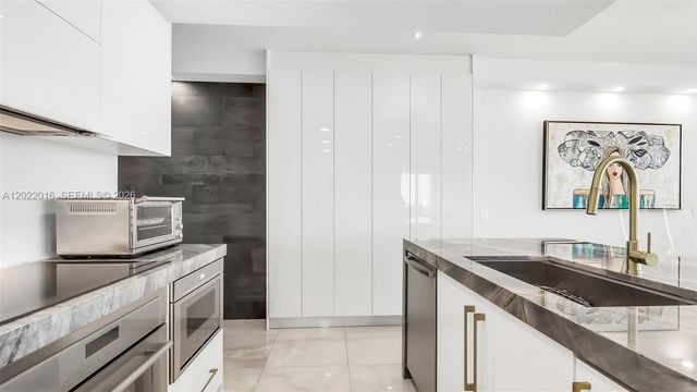 5875 Collins Avenue 1807, Miami Beach, FL 33140