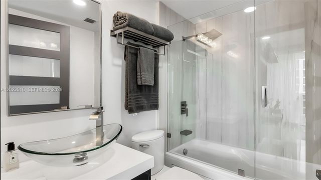 5875 Collins Avenue 1807, Miami Beach, FL 33140