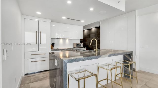 5875 Collins Avenue 1807, Miami Beach, FL 33140