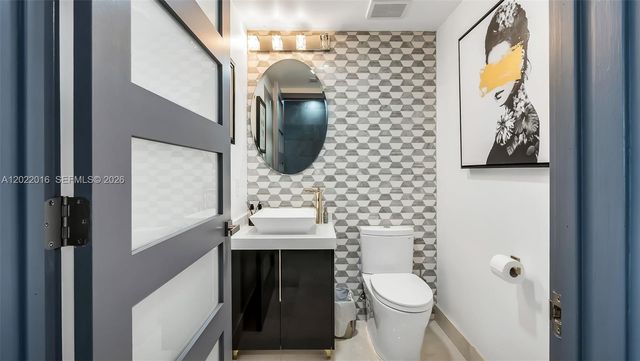 5875 Collins Avenue 1807, Miami Beach, FL 33140
