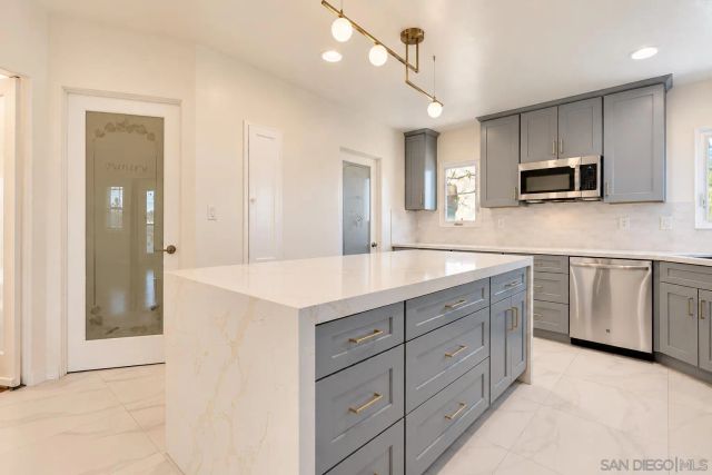 4391 Middlesex, San Diego, CA 92116