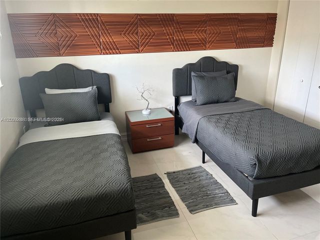 18100 N Bay Rd 504, Sunny Isles Beach, FL 33160