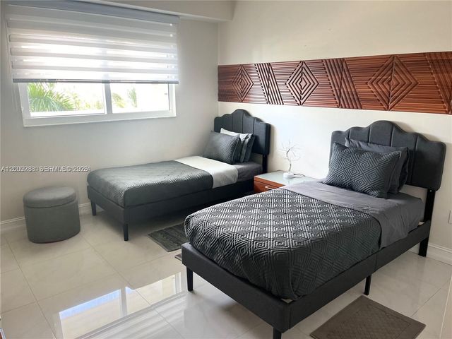 18100 N Bay Rd 504, Sunny Isles Beach, FL 33160