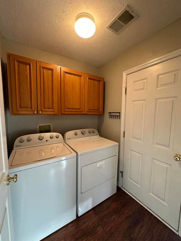 940 Ridgebrook Road, Lexington, KY 40509