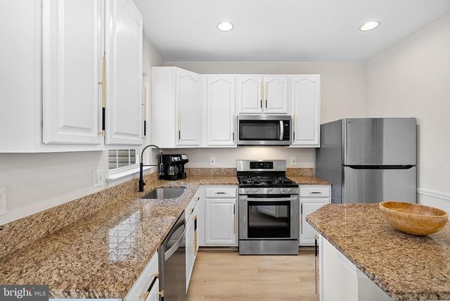 20392 FARMGATE TER, Ashburn, VA 20147