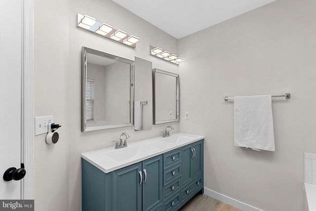 20392 FARMGATE TER, Ashburn, VA 20147