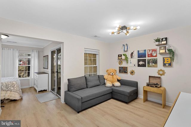 20392 FARMGATE TER, Ashburn, VA 20147