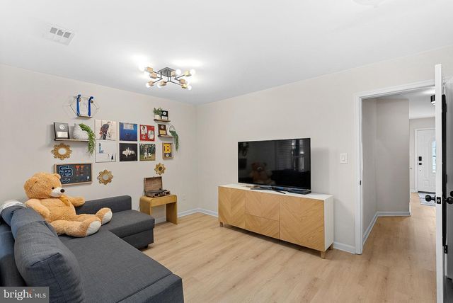 20392 FARMGATE TER, Ashburn, VA 20147