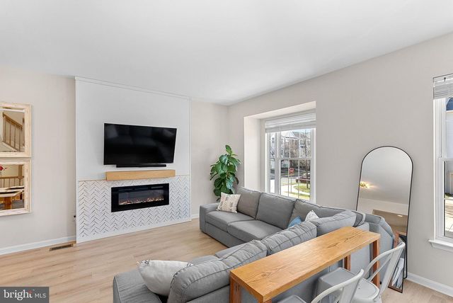 20392 FARMGATE TER, Ashburn, VA 20147