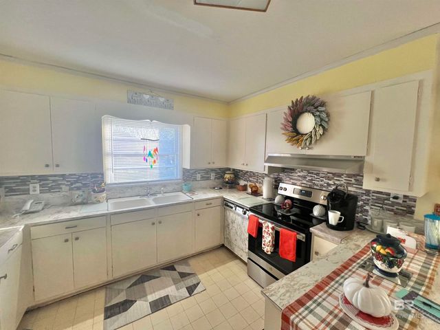 205 Highland Avenue, Atmore, AL 36502