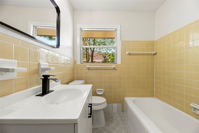 6110 Shadow Crest Street, Houston, TX 77074