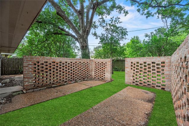 6110 Shadow Crest Street, Houston, TX 77074