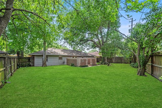 6110 Shadow Crest Street, Houston, TX 77074