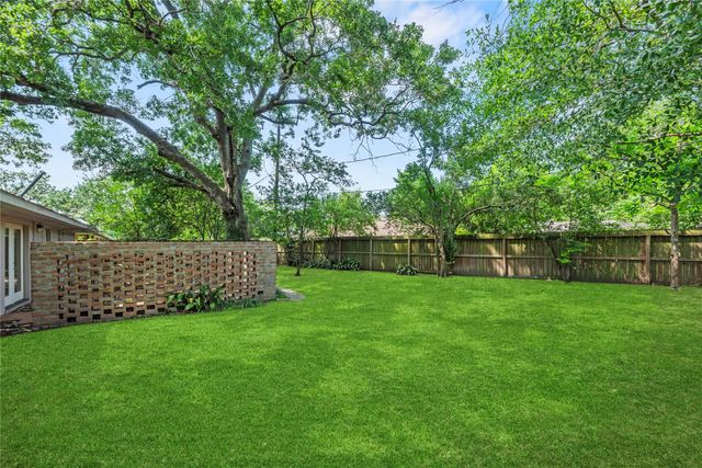 6110 Shadow Crest Street, Houston, TX 77074
