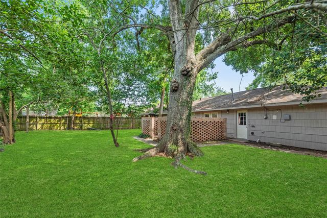 6110 Shadow Crest Street, Houston, TX 77074