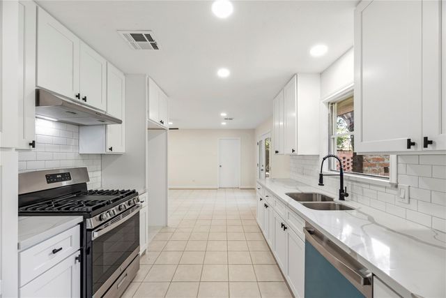 6110 Shadow Crest Street, Houston, TX 77074