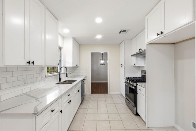 6110 Shadow Crest Street, Houston, TX 77074