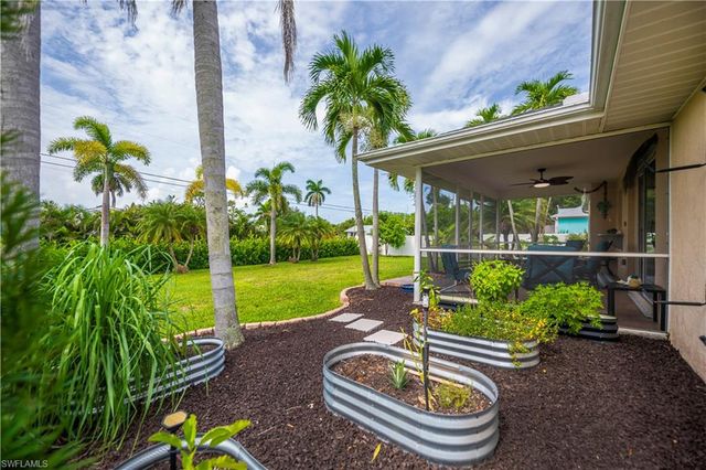 5831 Samoa DR, Bokeelia, FL 33922
