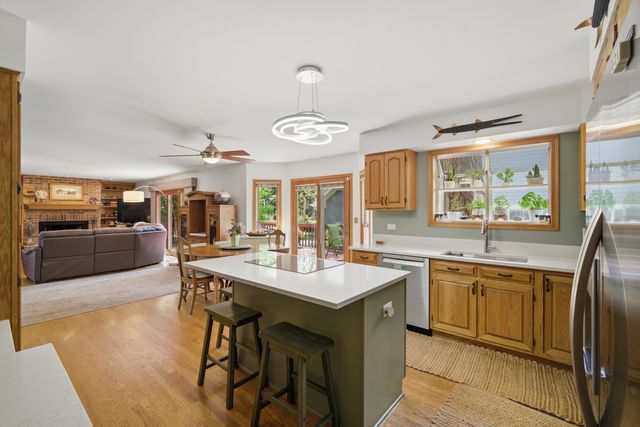 1300 Somerset Avenue, Deerfield, IL 60015