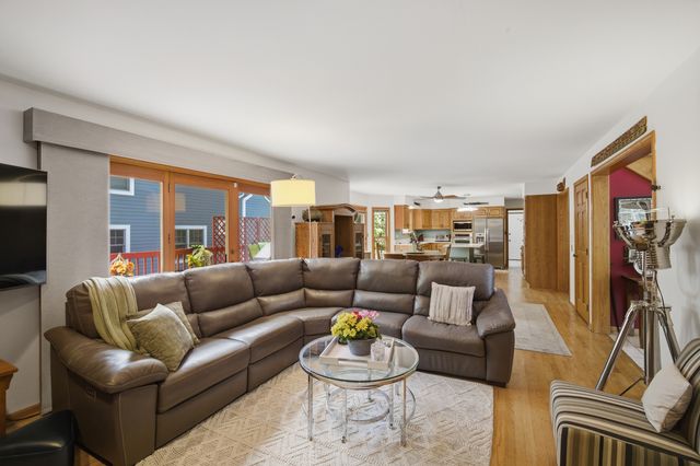 1300 Somerset Avenue, Deerfield, IL 60015