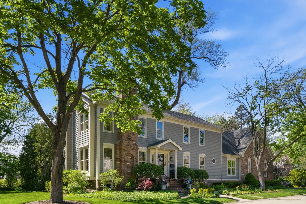 1300 Somerset Avenue, Deerfield, IL 60015
