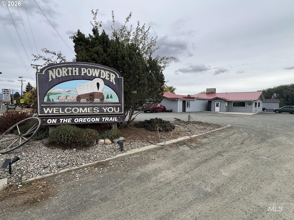 975 2nd St, North Powder, OR 97867 photo 2
