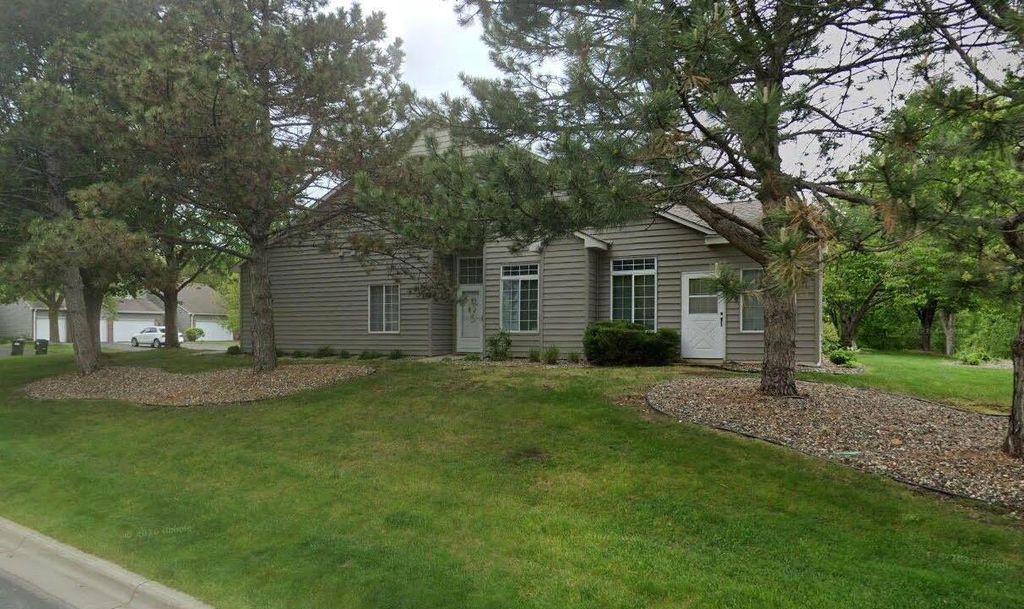 2488 Lockwood Drive 10, Mendota Heights, MN 55120 — exterior