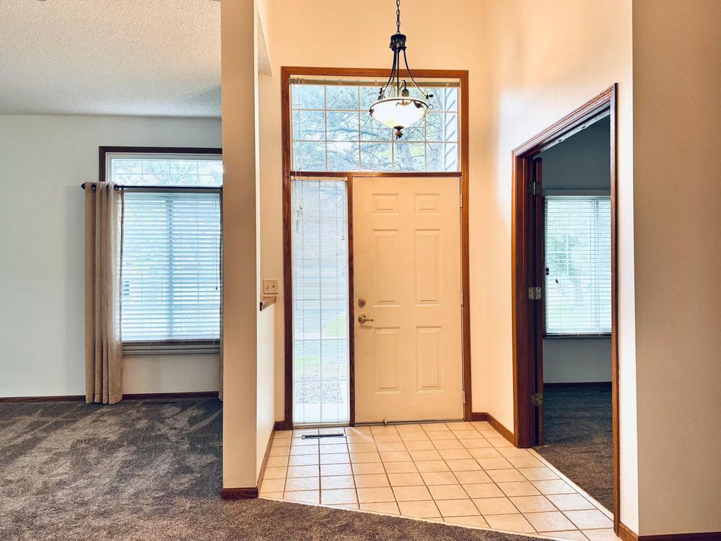2488 Lockwood Drive 10, Mendota Heights, MN 55120 — photo 3