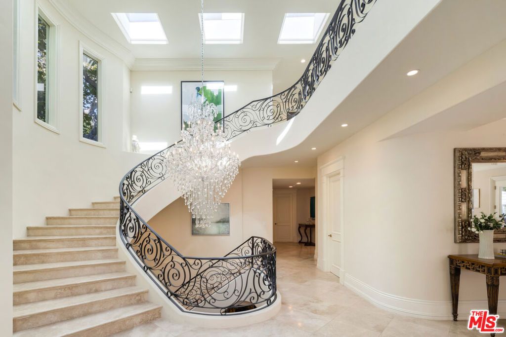 Image 1 of property listing at 1350 Benedict Canyon Drive, Beverly Hills, CA 90210