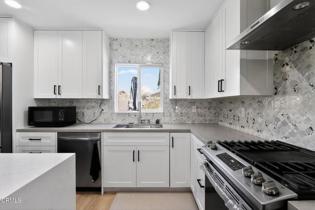 2377 Fitzgerald Road, Simi Valley, CA 93065